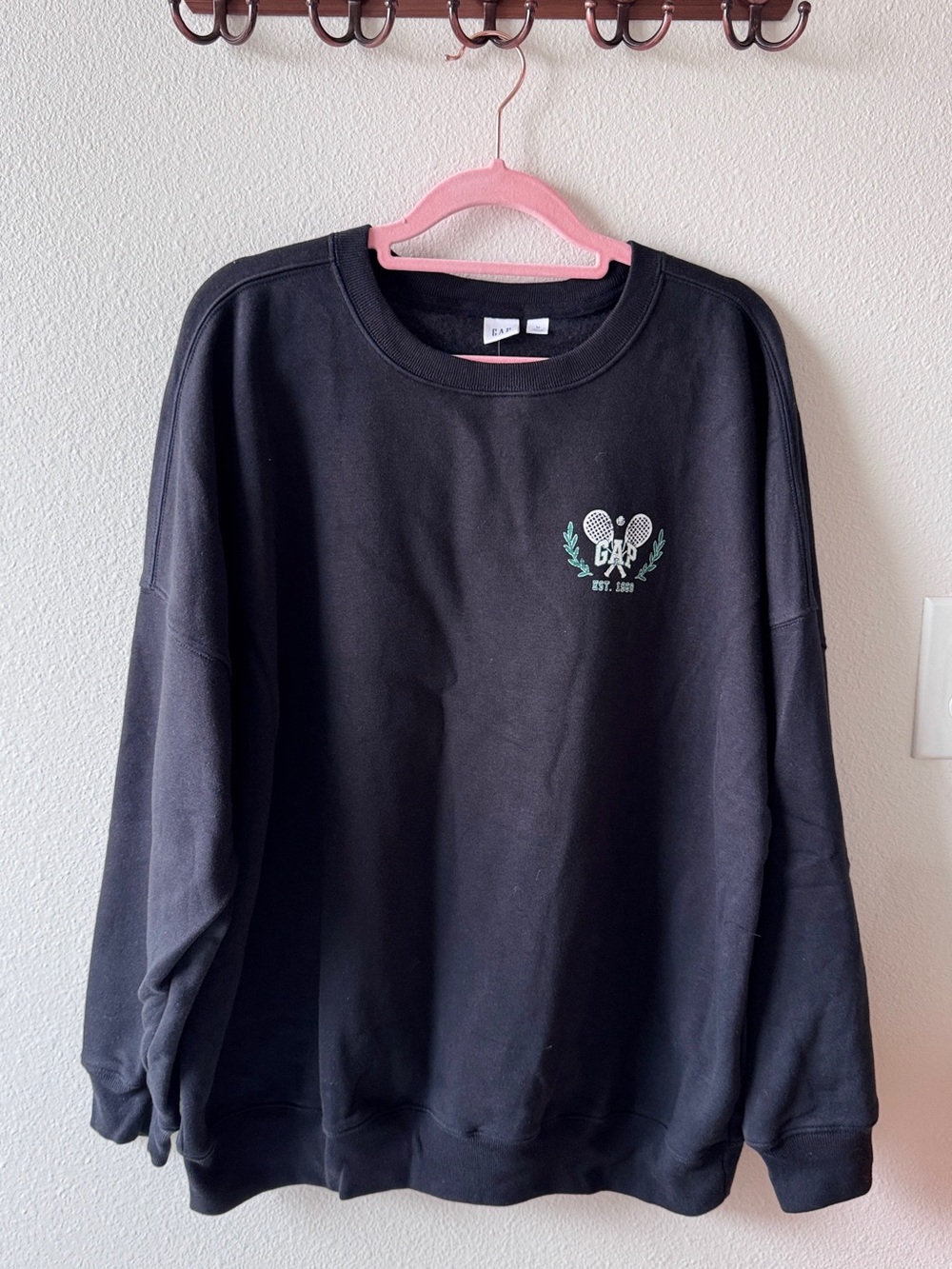 NWT! GAP Black Graphic Crewneck Sweatshirt with Tennis Logo